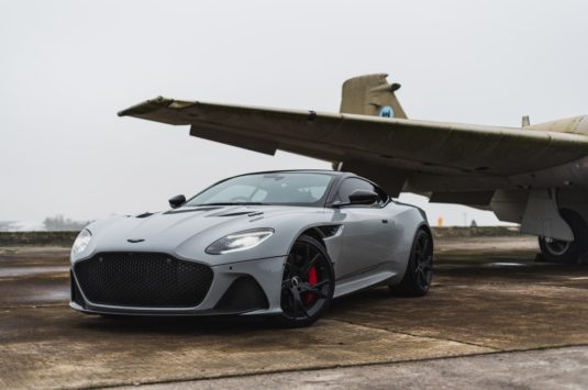 A private plan and expensive car representing Canada's wealthiest 1%