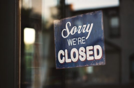 A closed sign representing commercial businesses closed due to covid restrictions